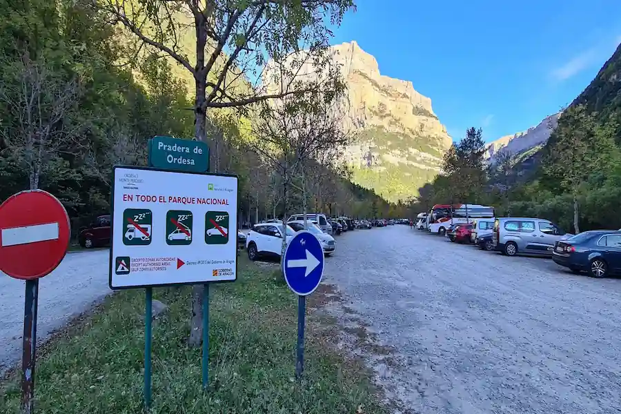 Aparcamiento en la Pradera de Ordesa