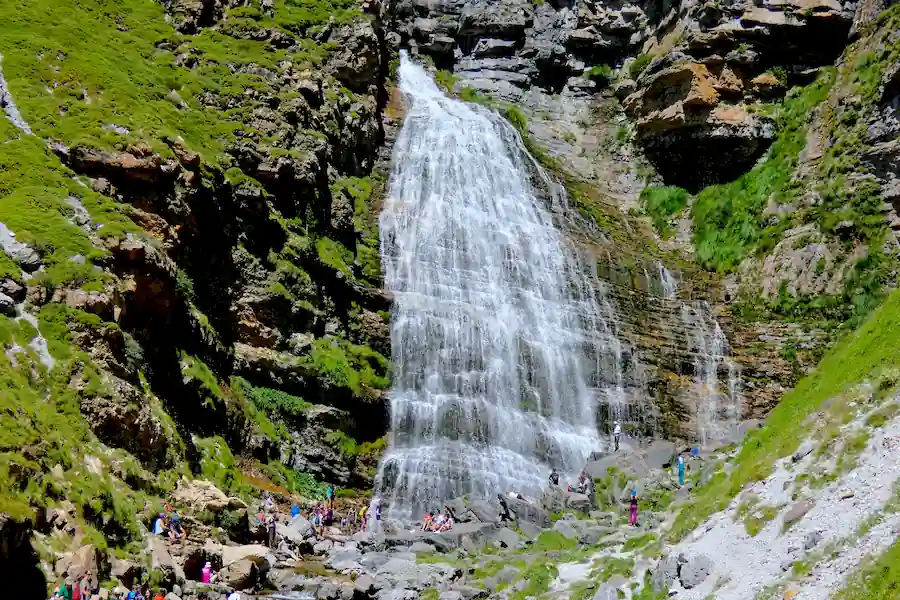Imponente Cascada de la Cola de Caballo