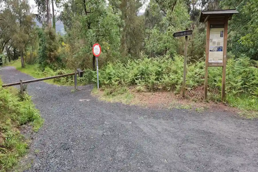 Segundo tramo de la ruta caminando de la pista principal a la barrera