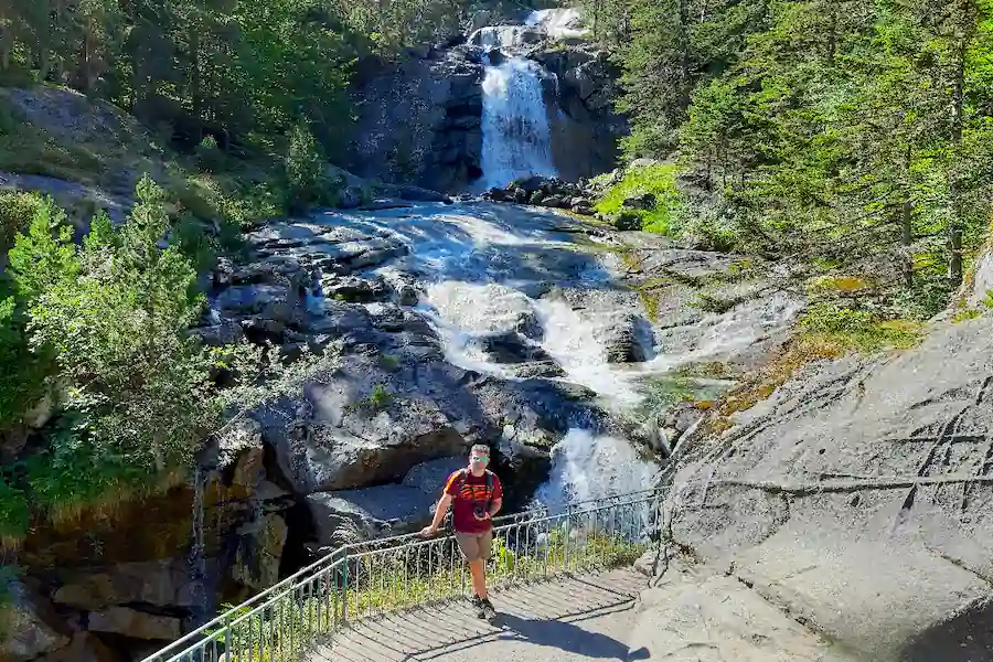 Inicio de la ruta desde el parking hacia las cascadas del Pont d'Espagne