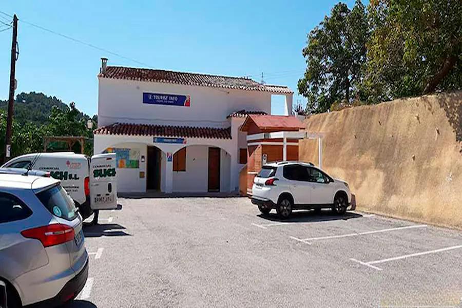 Zonas indicadas de aparcamiento gratuito en las inmediaciones de las Fuentes del Algar