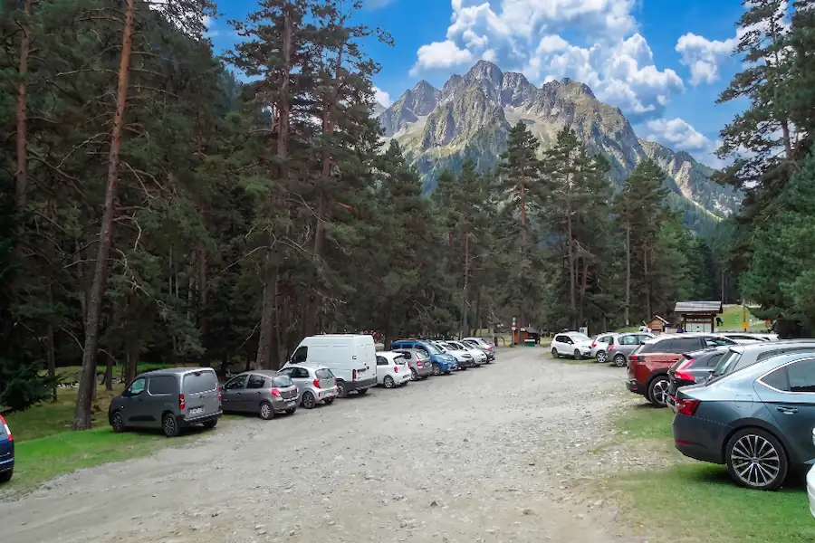 Aparcamiento al inicio de la ruta a Frédancon