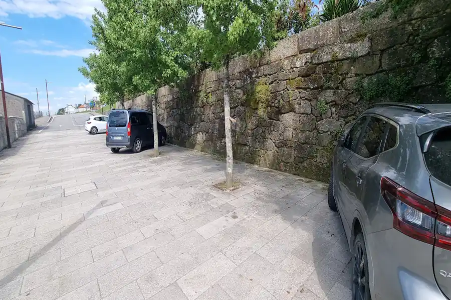 Aparcamiento e inicio de la Ruta da Pedra e da Auga