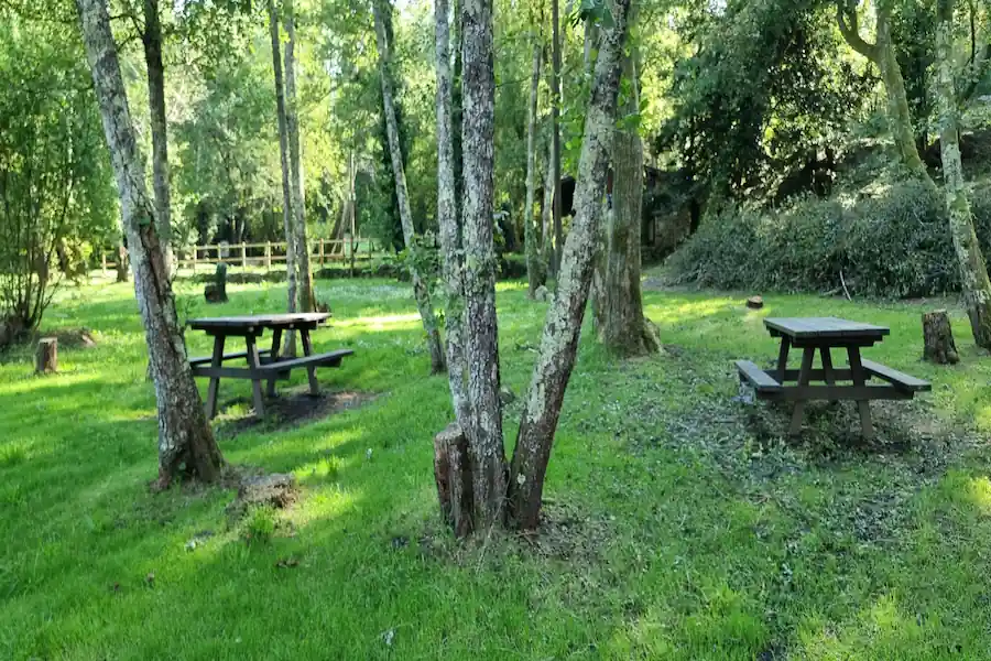 Área recreativa y Muiños de Meis en la Ruta da Pedra e da Auga