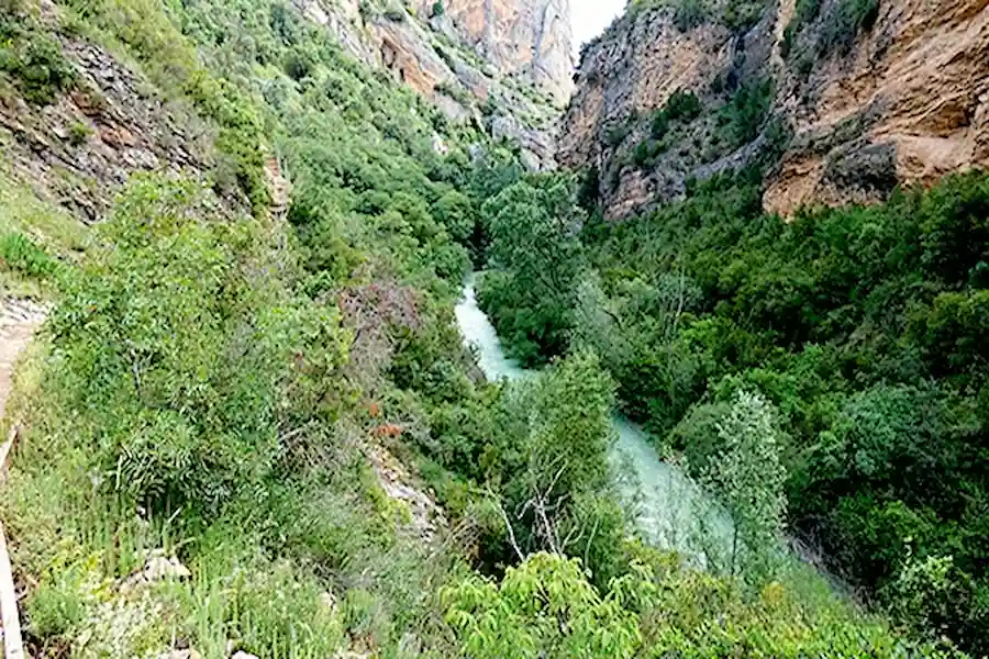 Espectacular cañón de roca caliza excavado por el río Vero