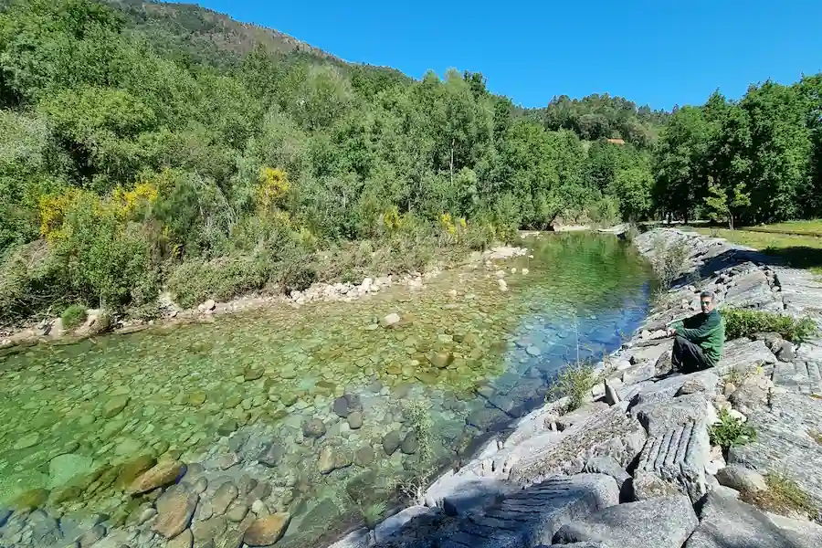Aguas cristalinas del río Caldo Agua cristalina del río Caldo