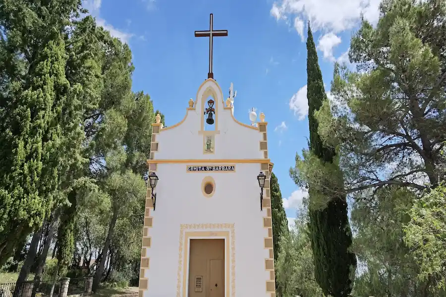Fachada principal de la Ermita de Santa Bárbara
