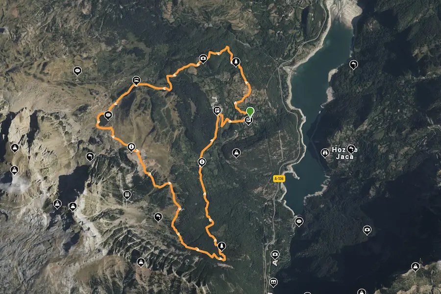 Mapa detallado del recorrido de la ruta de senderismo en Piedrafita