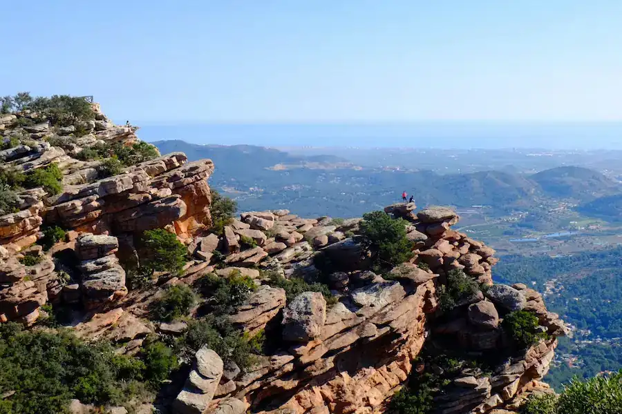 Espectaculares vistas panorámicas desde el Mirador del Garbí hacia la costa y la Sierra Calderona