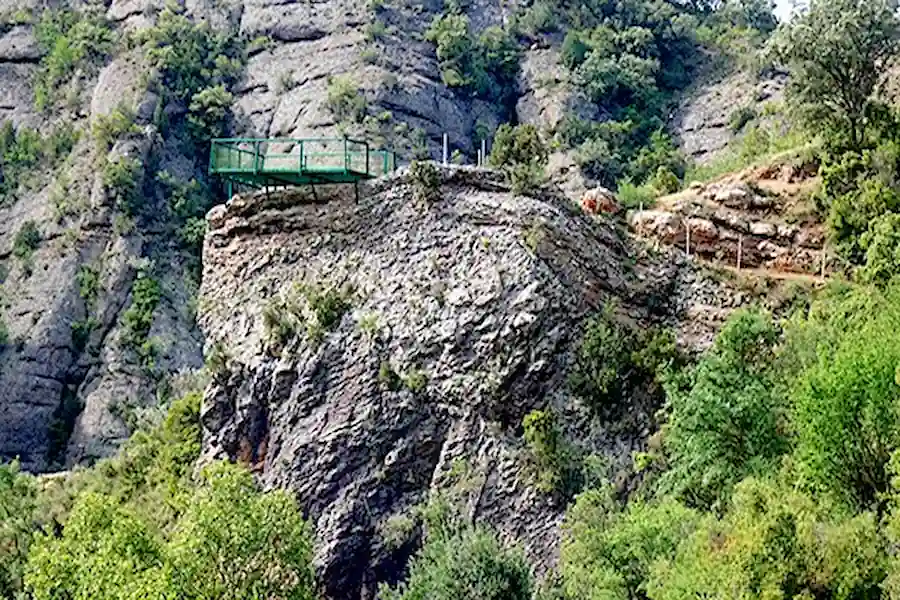 Mirador panorámico para contemplar las pasarelas y el río Vero