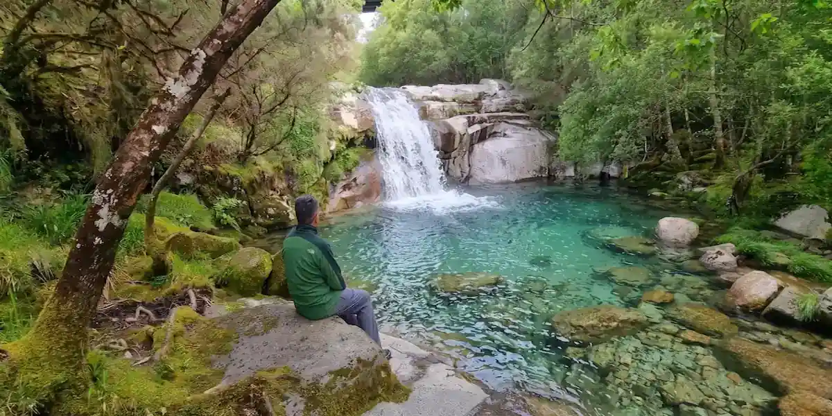 Ruta a las Pozas de Melón y fervenza de Tourón