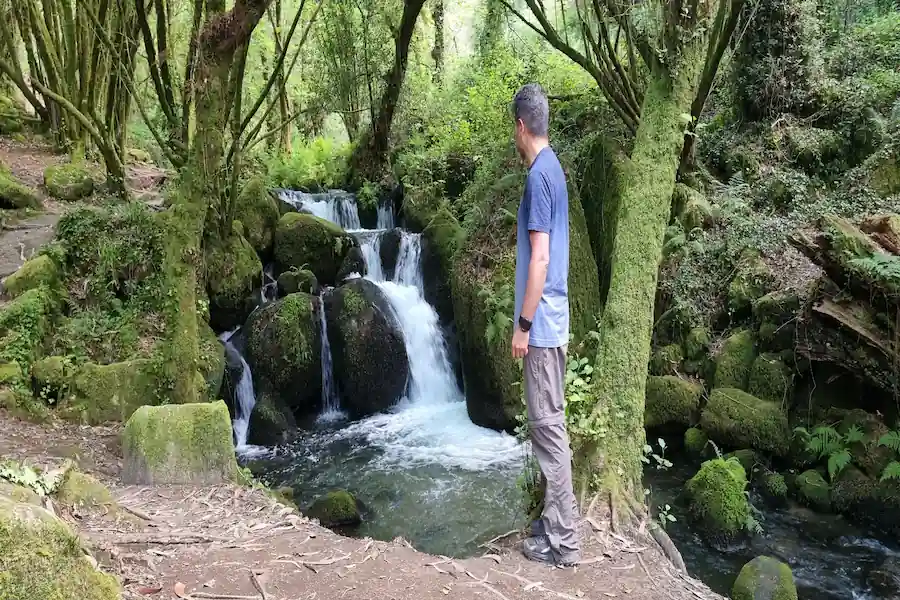 Salto de agua finalizando la Ruta da Pedra e da Auga