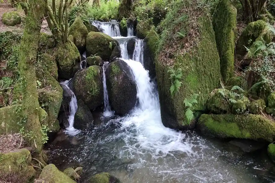 Último salto de agua en la Ruta da Pedra e da Auga