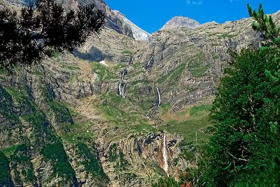 Vistas cercanas de la Cascada del Cinca