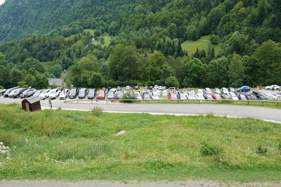 Zona de aparcamiento al inicio de la ruta