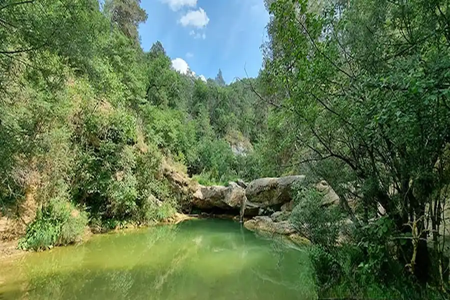 Aguas cristalinas en el Gorg de l'Olla
