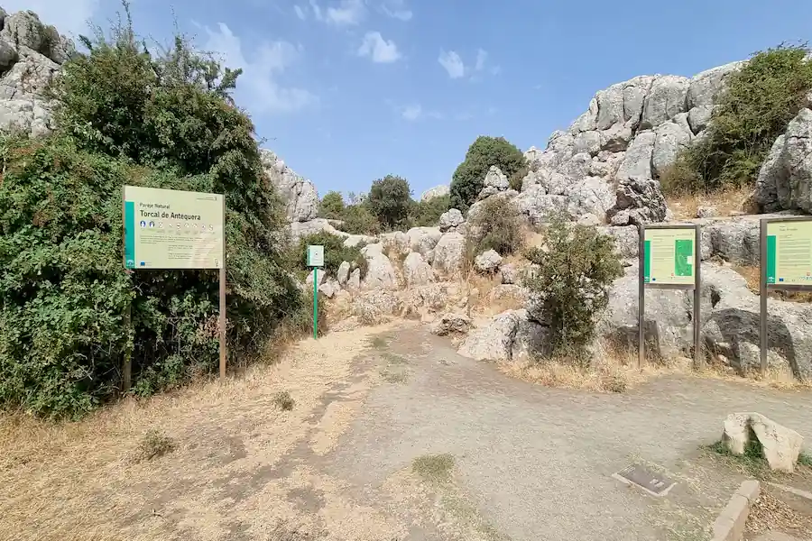 Cartel de inicio de los senderos en El Torcal de Antequera