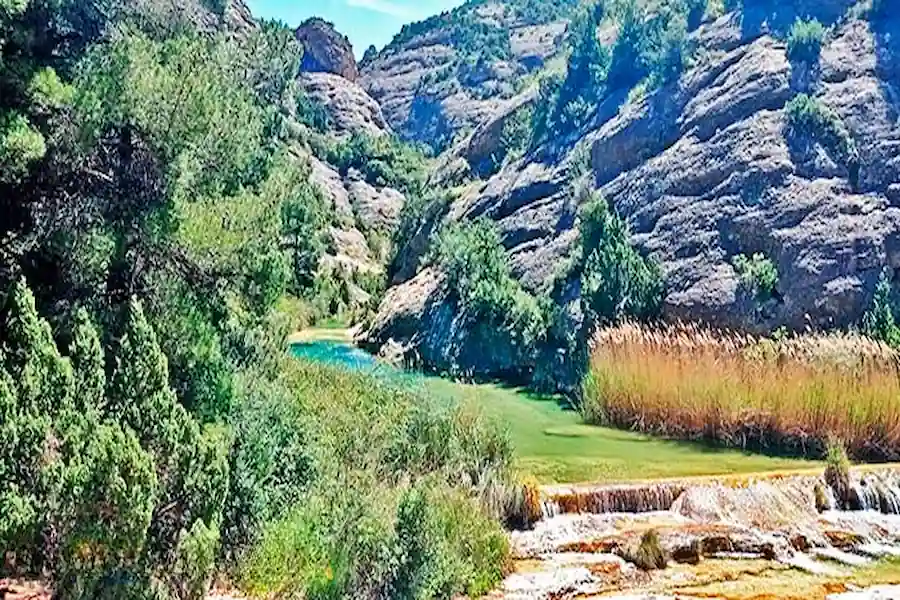 Primera vista de la espectacular poza turquesa conocida como Toll Blau