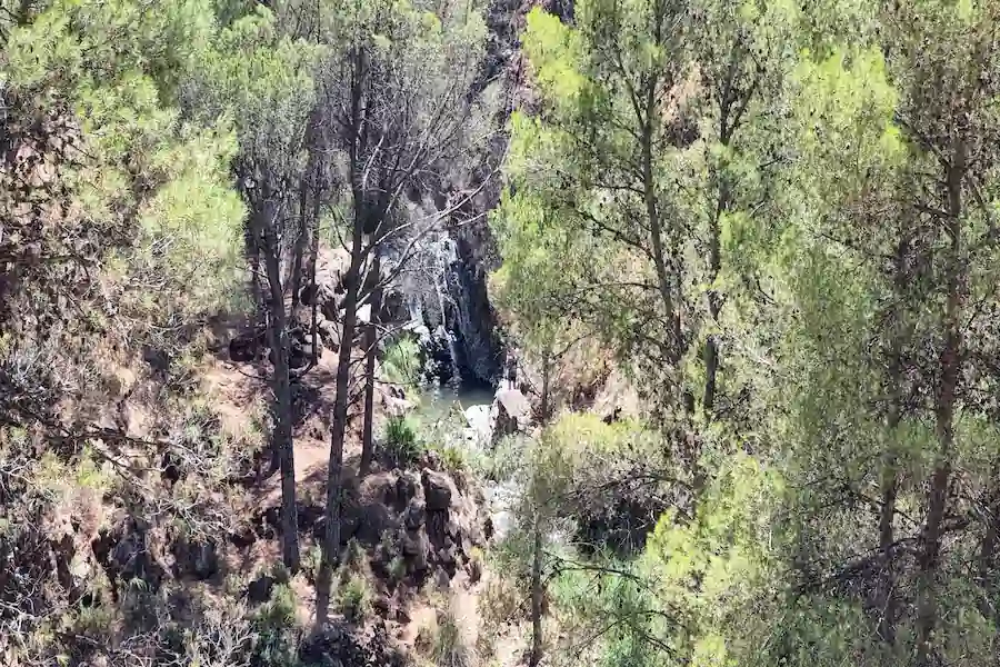 Lugar apto para el baño natural en la ruta